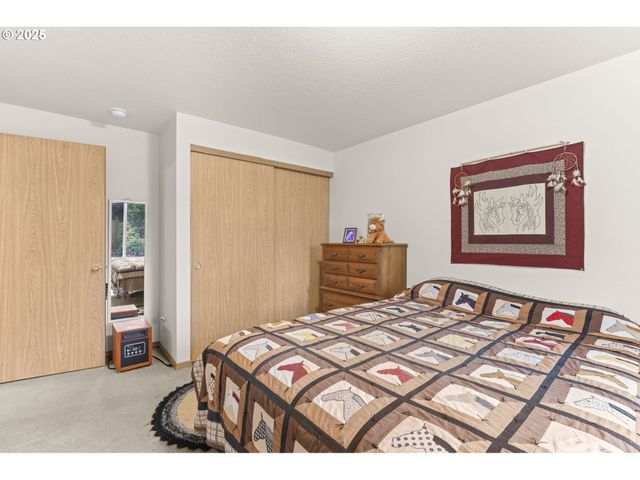 709 S PARK St, Carlton, OR 97111