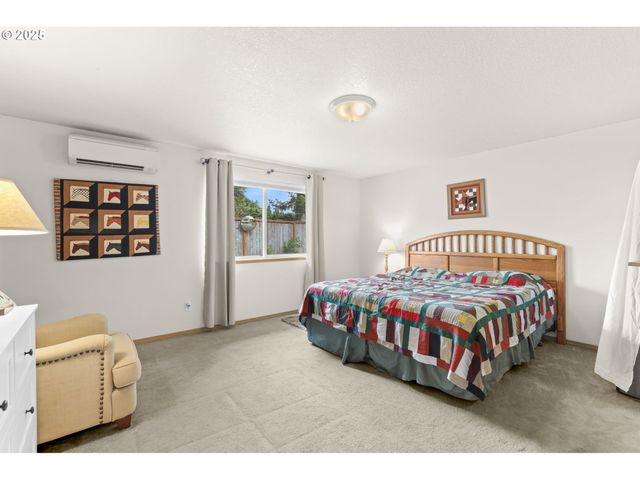 709 S PARK St, Carlton, OR 97111