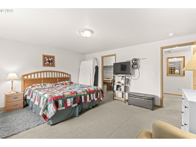 709 S PARK St, Carlton, OR 97111