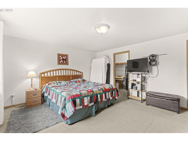 709 S PARK St, Carlton, OR 97111