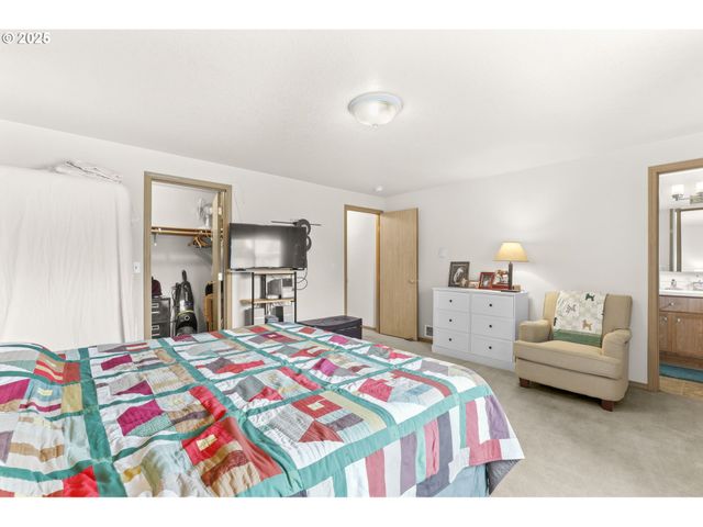 709 S PARK St, Carlton, OR 97111