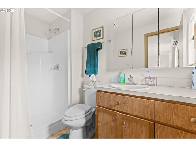 709 S PARK St, Carlton, OR 97111