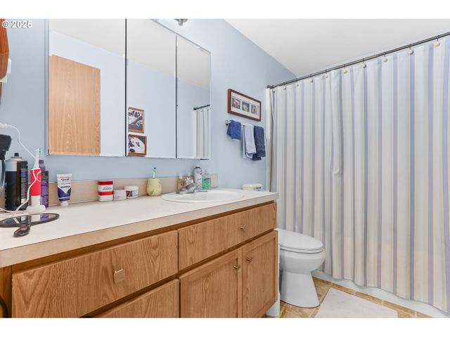 709 S PARK St, Carlton, OR 97111