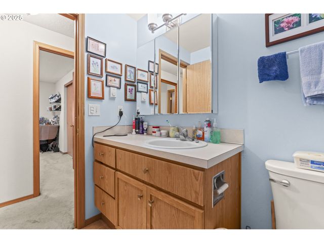 709 S PARK St, Carlton, OR 97111