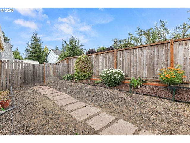 709 S PARK St, Carlton, OR 97111