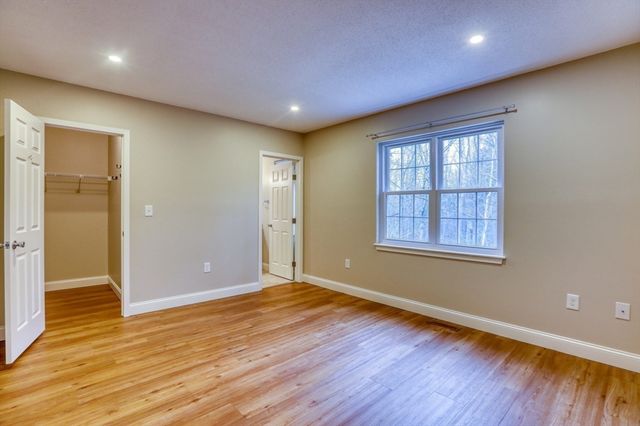 303 Brookside Dr 303, Andover, MA 01810