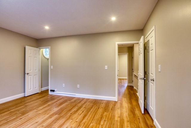 303 Brookside Dr 303, Andover, MA 01810