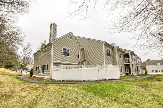 303 Brookside Dr 303, Andover, MA 01810