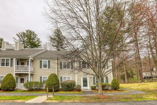 303 Brookside Dr 303, Andover, MA 01810