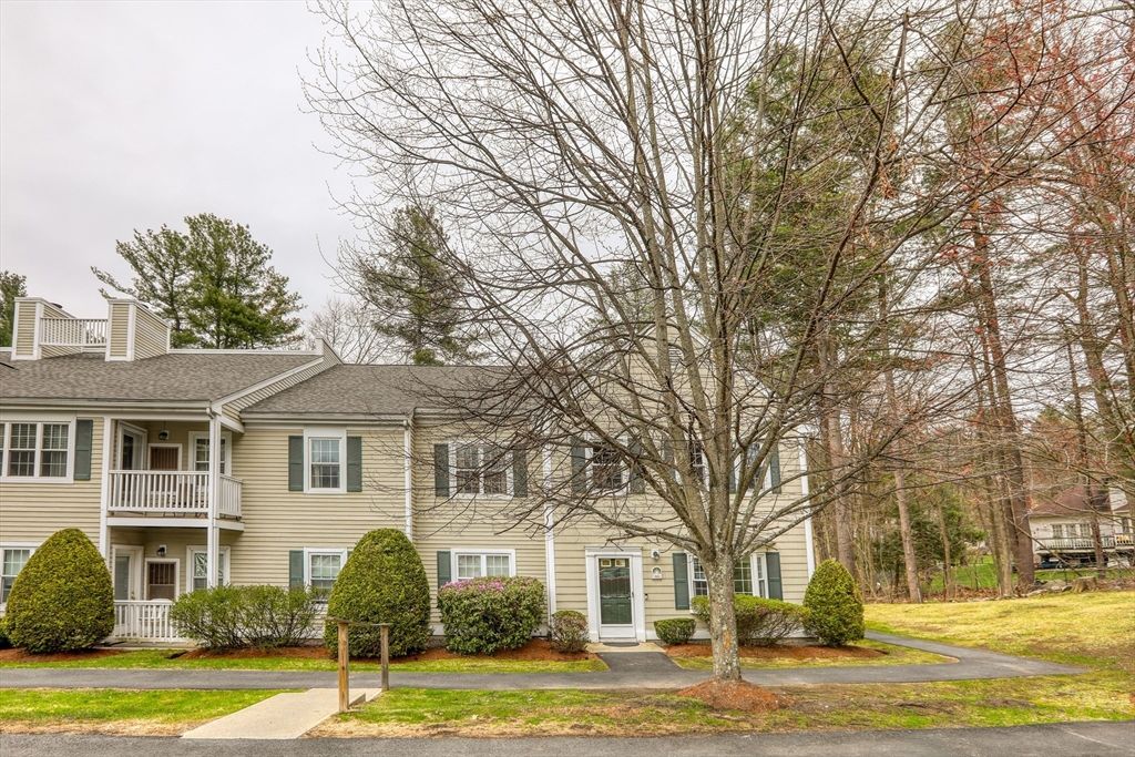 303 Brookside Dr 303, Andover, MA 01810