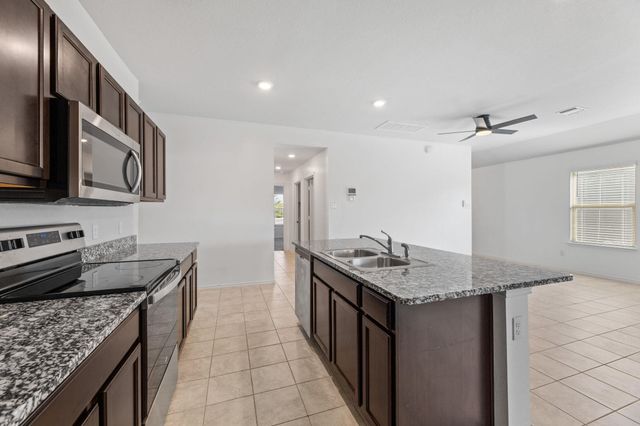 141 Hammond CT, Jarrell, TX 76537