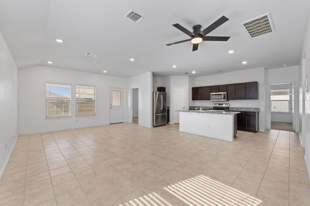 141 Hammond CT, Jarrell, TX 76537