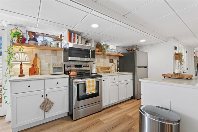 6 Winthrop Dr, Attleboro, MA 02703