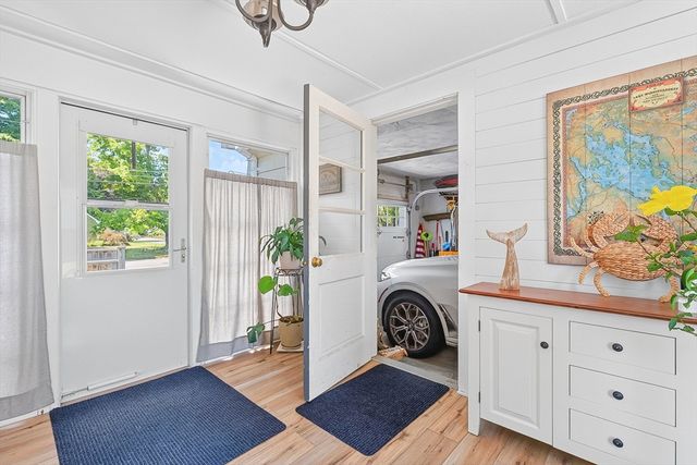 6 Winthrop Dr, Attleboro, MA 02703