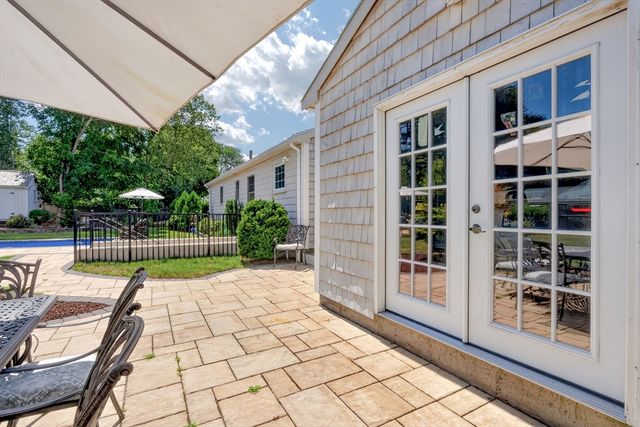 6 Winthrop Dr, Attleboro, MA 02703