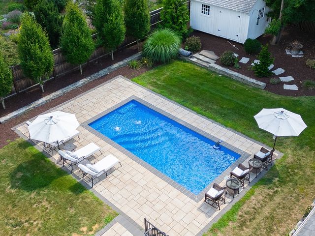 6 Winthrop Dr, Attleboro, MA 02703