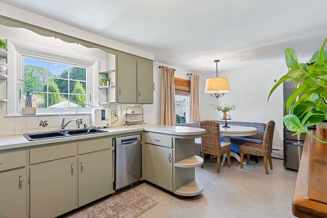 6 Winthrop Dr, Attleboro, MA 02703