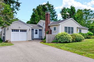 6 Winthrop Dr, Attleboro, MA 02703