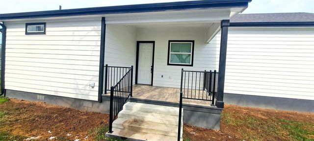 300 E Front ST, Thorndale, TX 76577