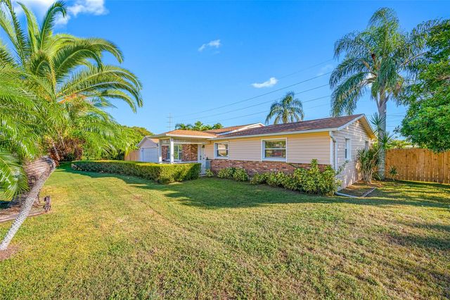 2265 S LAGOON CIRCLE, Clearwater, FL 33765