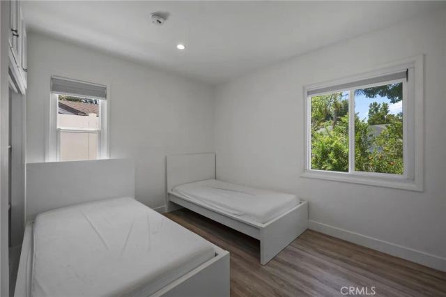 18015 Collins, Encino, CA 91316