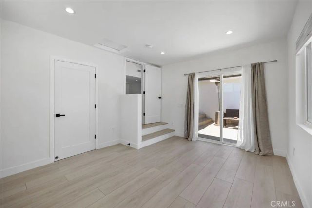 18015 Collins, Encino, CA 91316