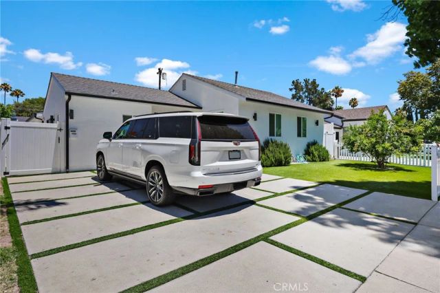 18015 Collins, Encino, CA 91316