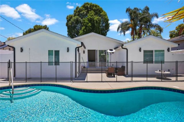 18015 Collins, Encino, CA 91316