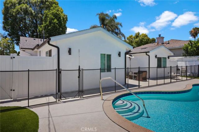 18015 Collins, Encino, CA 91316