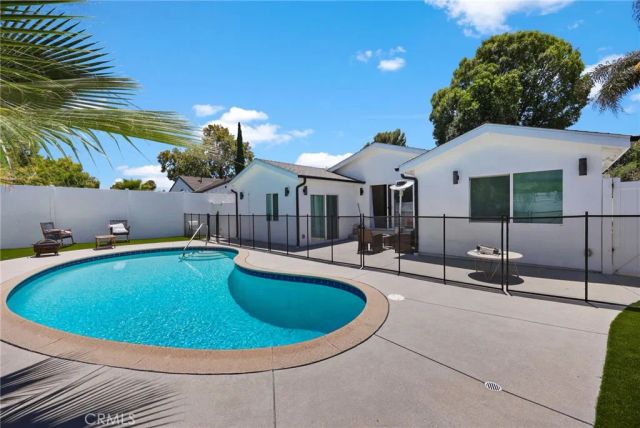 18015 Collins, Encino, CA 91316