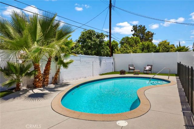 18015 Collins, Encino, CA 91316