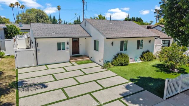 18015 Collins, Encino, CA 91316