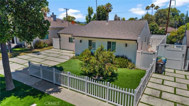 18015 Collins, Encino, CA 91316