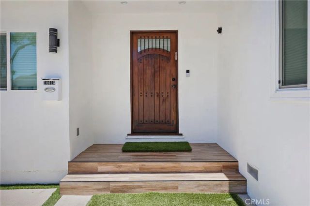 18015 Collins, Encino, CA 91316
