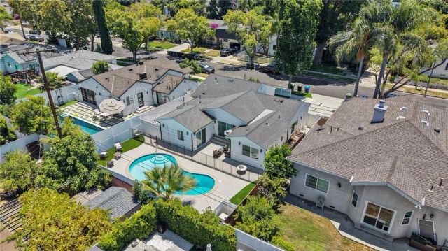 18015 Collins, Encino, CA 91316
