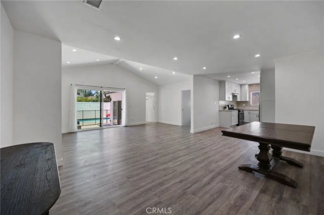 18015 Collins, Encino, CA 91316