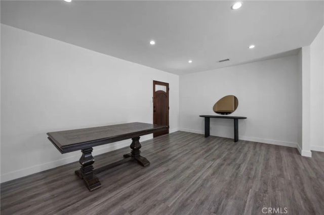 18015 Collins, Encino, CA 91316