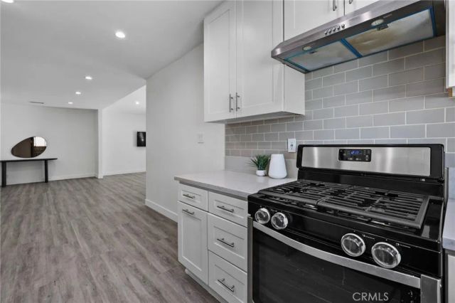 18015 Collins, Encino, CA 91316