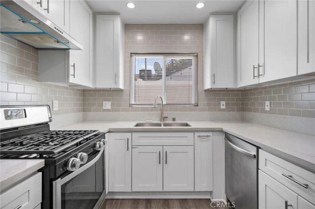 18015 Collins, Encino, CA 91316