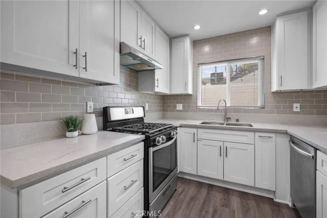 18015 Collins, Encino, CA 91316