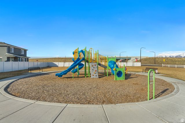 2115 W 3330 S, Syracuse, UT 84075