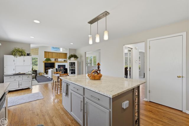7554 Cedar Creek Drive, White Lake Twp, MI 48383