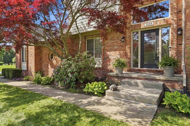 7554 Cedar Creek Drive, White Lake Twp, MI 48383