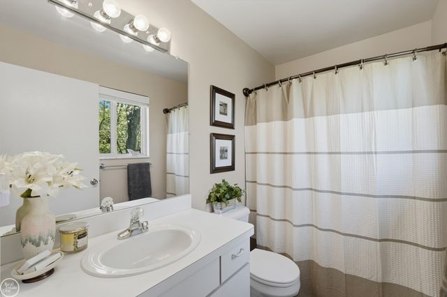 7554 Cedar Creek Drive, White Lake Twp, MI 48383