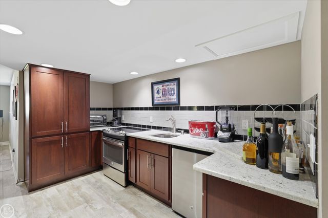 7554 Cedar Creek Drive, White Lake Twp, MI 48383