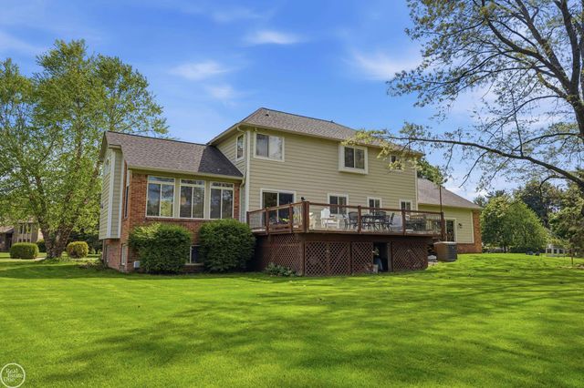 7554 Cedar Creek Drive, White Lake Twp, MI 48383