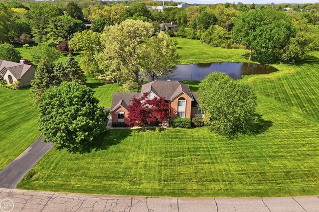 7554 Cedar Creek Drive, White Lake Twp, MI 48383