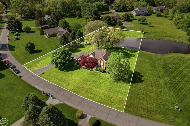 7554 Cedar Creek Drive, White Lake Twp, MI 48383