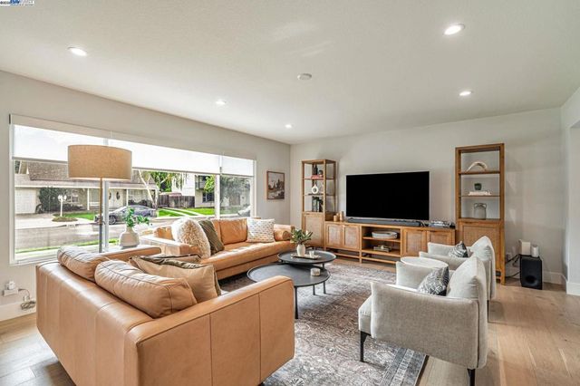 7515 San Sabana Rd, Dublin, CA 94568