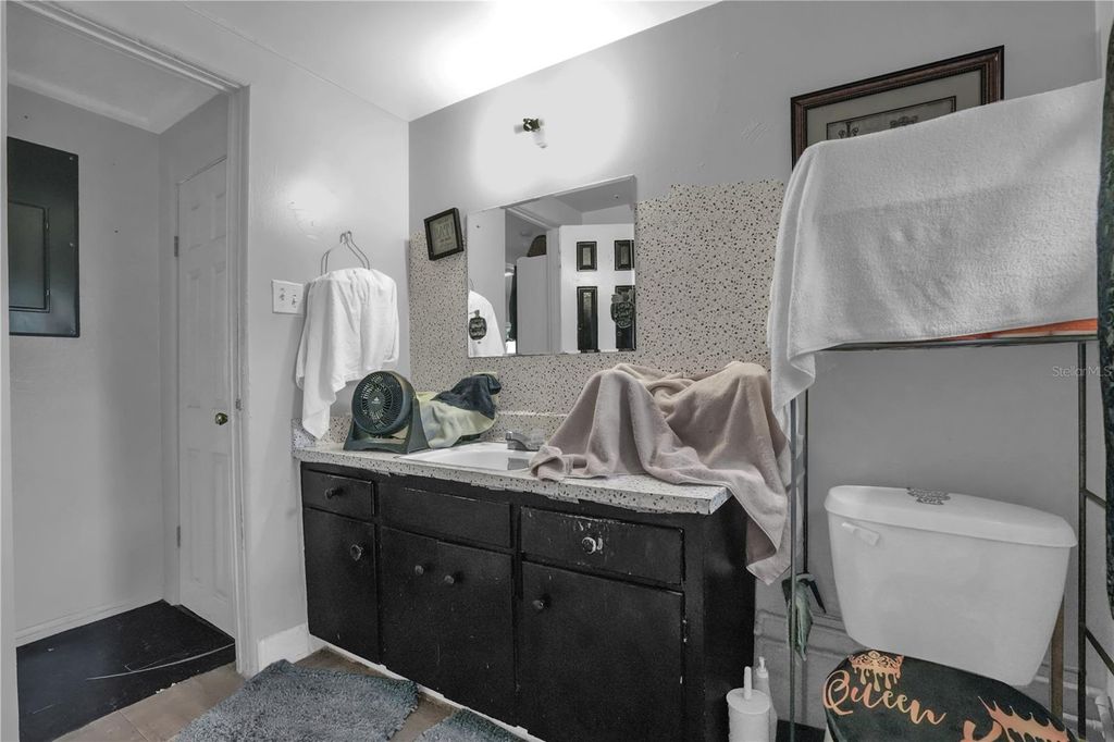 Image 5 of property listing at 1113 S LEE AVENUE, Orlando, FL 32805